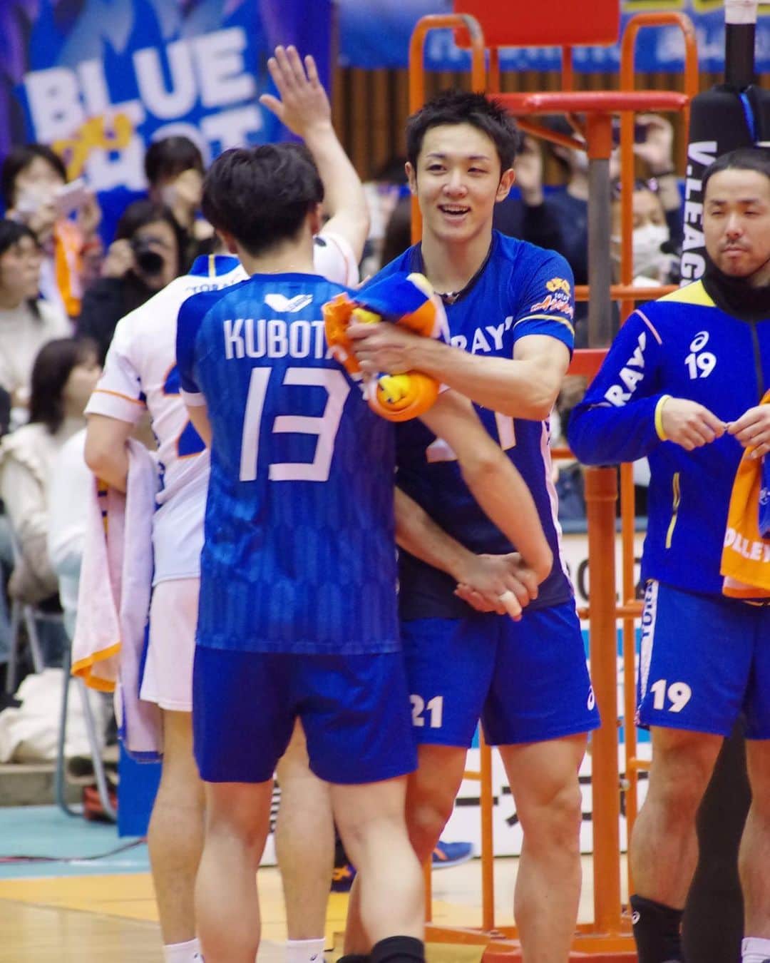 のインスタグラム：「出会ったのは高校の時でとても気さくで優しい藤井さん。 優しいお兄さんの印象が強かったです。 ワールドカップでのブロックがすごく好きですぐにLINEしたのを今でも最近のことに思います。  全力で走り続けて頑張ってきた分ゆっくり休んでください。 ありがとうございました。  心からご冥福をお祈りします。  #心はひとつ」