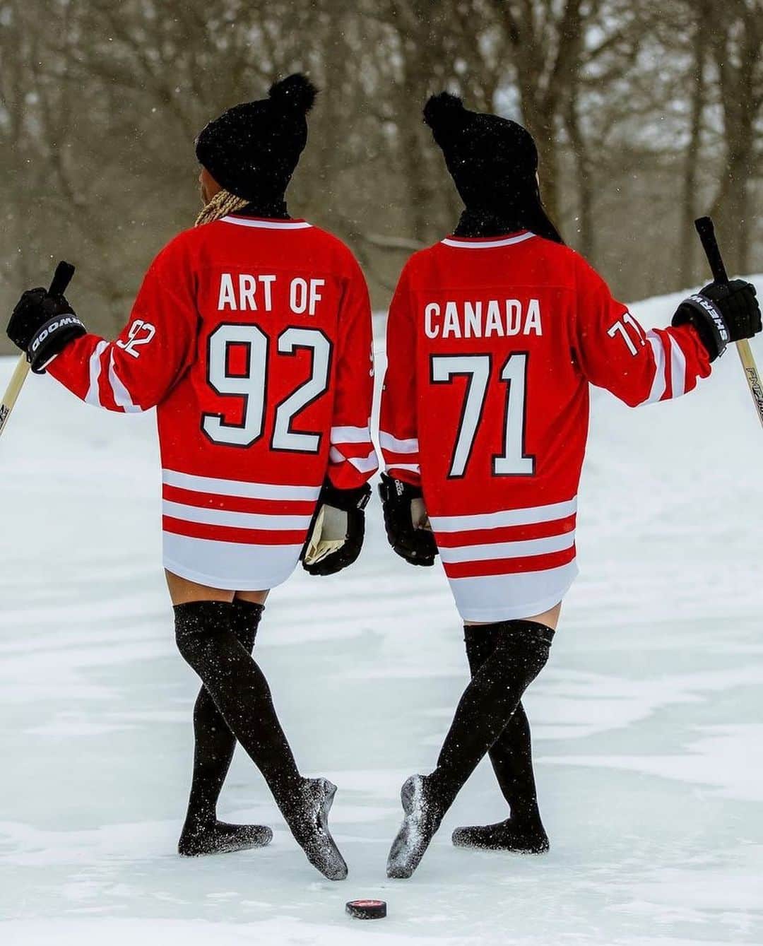 石井杏奈さんのインスタグラム写真 - (石井杏奈Instagram)「It was fun shooting outside in the middle of winter in Canada 🤪🇨🇦🇨🇦🇨🇦🇨🇦🇨🇦 . . Photo by @melika.dez 📸😎 . . #canada#montreal#mtl#winter#snow#iceskating#rink#hockey#ballet#point#fun#photoshoot」3月14日 10時19分 - annaishii