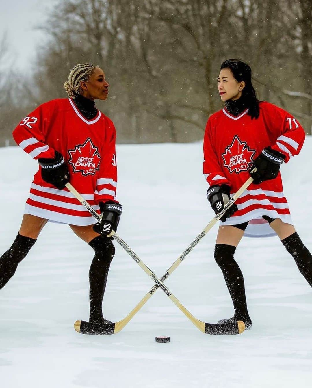 石井杏奈のインスタグラム：「It was fun shooting outside in the middle of winter in Canada 🤪🇨🇦🇨🇦🇨🇦🇨🇦🇨🇦 . . Photo by @melika.dez 📸😎 . . #canada#montreal#mtl#winter#snow#iceskating#rink#hockey#ballet#point#fun#photoshoot」