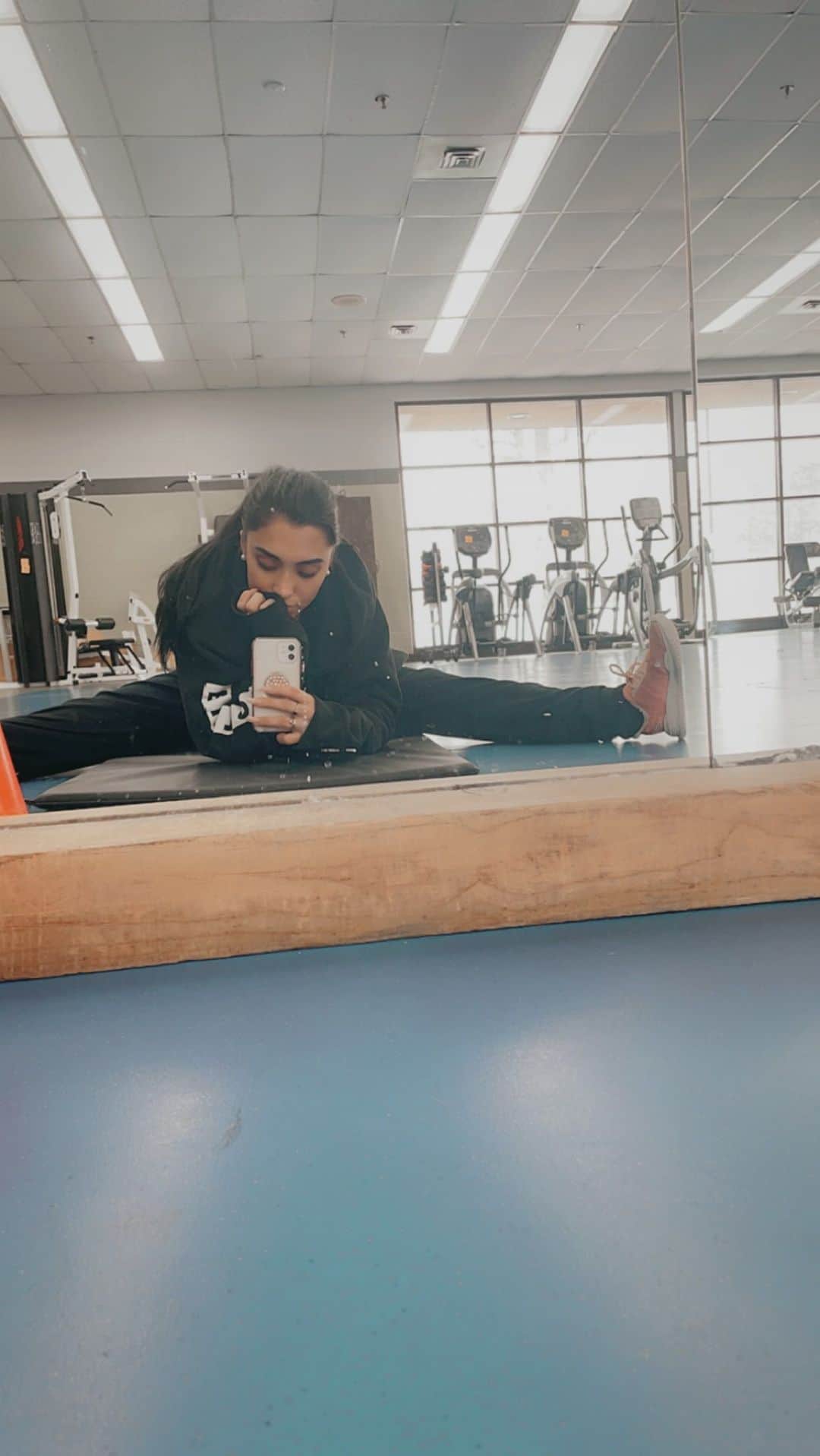 のインスタグラム：「It’s been a minute 🙈」