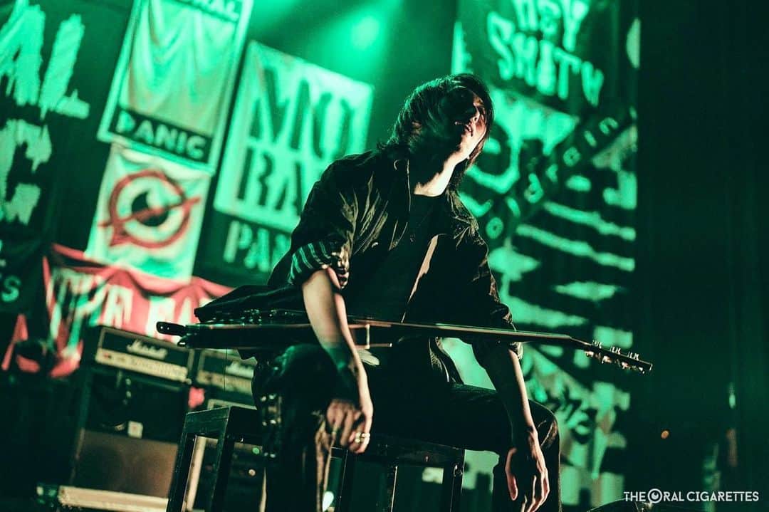 鈴木重伸のインスタグラム：「MORAL PANIC 名古屋DAY1 ハルカミライと。 はしゃぎにはしゃぎました。楽しかった。今日もよろしくです。 photo by @ryotarokawashima_rcn」