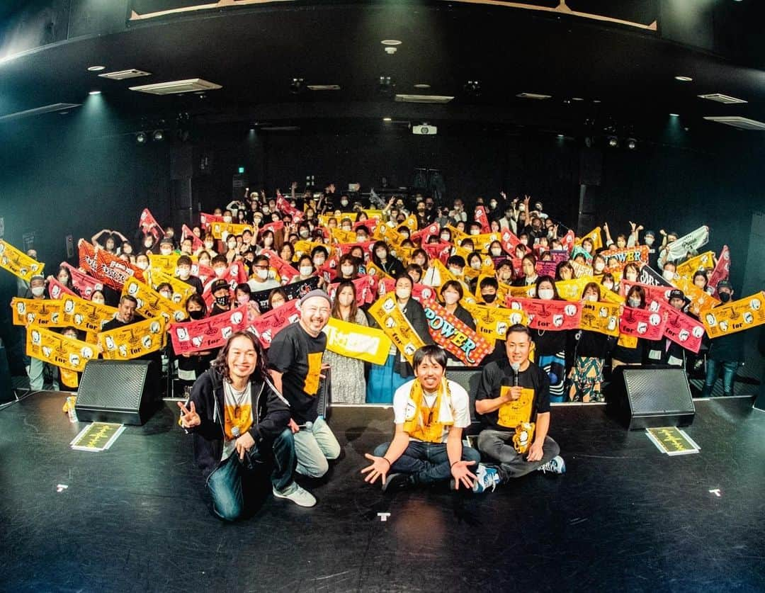 KLUTCHのインスタグラム：「2023.3.11 〜for リリースツアー5ヶ所目〜 @高松・Festhalle ⁡ 4年ぶりの高松。 初めてのFesthalle。 ⁡ あったかいお客さんに迎え入れてもらえて幸せでした。 高松また会いに行きます！ うどんも食べに行きます！！ ⁡ あー、、、 ツアーももう残すところ名古屋だけか。 寂しいな。 でも全力でやり切ろう！！ ⁡ 名古屋追加チケットまだ若干あるみたい。 LAWSONチケットで買えたらラッキー！ お願いします。 ⁡ ⁡ ⁡ ⁡ 📸Photo by : @am_pht_ ⁡ ⁡ ⁡ ⁡ ⁡ #ETKING #KLUTCH #センコウ #DJBOOBY #コシバKEN #forリリースツアー #高松 #Festhalle #セミファイナル #ワンマンLIVE #LIVE #LIFE #music」