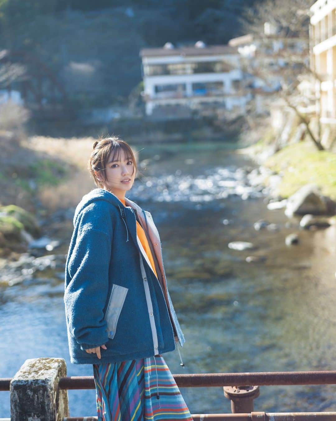 週刊少年マガジンのインスタグラム：「2023年3月8日（水）発売の「#週刊少年マガジン 」14号に、#ミスマガジン 2018の#沢口愛華 さんが再登場！  グラビアで大活躍中の愛華さん。 20歳を迎え、大人の表情も見せ始めた彼女に目が離せません！  時には愛らしく、時には物憂げに。 彼女の”今”に胸キュンです。  🏃‍♀️発売は本日まで！  ---  撮影 / 藤本和典 スタイリング / melon ヘアメイク / 田村直子 コーディネート / 福澤卓弥 デザイン / 坂上和也（banjo)」
