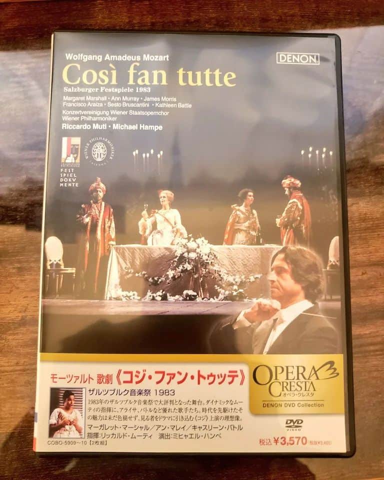 藤岡幸夫のインスタグラム：「昨日は久しぶりのオフでかみさん留守だってのにあーた、家でDVD三昧😅恐ろしく不謹慎でアホらしい話(だから好き😘)だけどとにかく音楽が素晴らしいオペラ＆CGもない時代の大作映画に圧倒され今の時代故に考えさせられた。昔のボクだったら遊びに出てたのに😩今ではまぁこんなもんよ…  今日は昨日のナバロンの要塞の続編を新幹線で…面白かった。 英国軍を主役としたこの２作の舞台は１９４３年。僕の愛するヴォーン・ウィリアムズの世にも美しい祈りの交響曲が初演されたのがこの年のロンドン・プロム(プログラムには空襲警報が鳴っても演奏は続けると…)で、考えさせられた。 ４月２９日の関西フィル定期はこの至高の交響曲を取り上げます😊 https://twitter.com/sacchiy0608/status/1635201679758098433?t=iuR8SOnoYbXQYoRBp9B_3g&s=19」