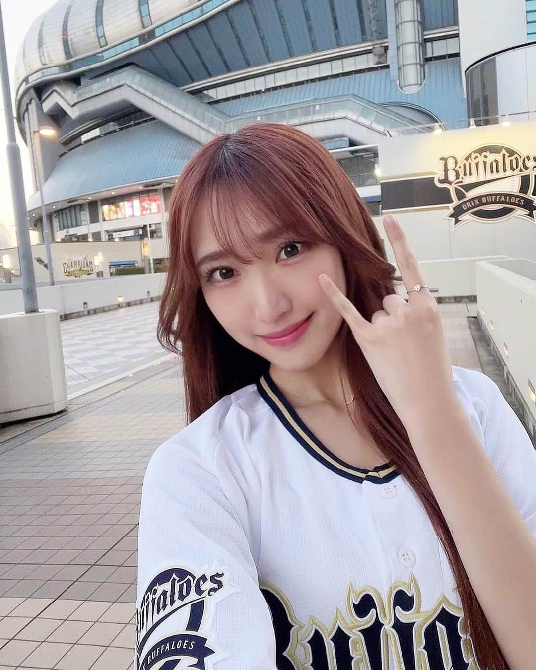 原かれんさんのインスタグラム写真 - (原かれんInstagram)「⚾️特別始球式 . . . ずっと叶えたいと言い続けてきた オリックス・バファローズ さんの 『特別始球式⚾️』 . . なんとこの度 📝4/8(土)にさせて頂く事になりました . . 本当にありがとうございます . . . 大切な 「Bs本拠地開幕シリーズ2023 supported by docomo」 . 最高なシーズンになるよう 心を込めて精一杯頑張ります . ぜひ！応援に来て見守ってくださいね よろしくお願いします . .  https://www.buffaloes.co.jp/news/detail/202300227307.html . @orix_buffaloes  . . . . . . . . . . . . . . . . . . . . . . . . . . . #女子力委員長 #原かれん #かれんたん #nmb48 #ぴろぴろ  #idol  #아이돌　#ootd #오오티디　#팔로우  #좋아요 #01 #일본 #오사카  #オリックスバファローズ #開幕戦 #baseball #野球 #始球式 #京セラドーム」3月14日 12時07分 - karen_hara315