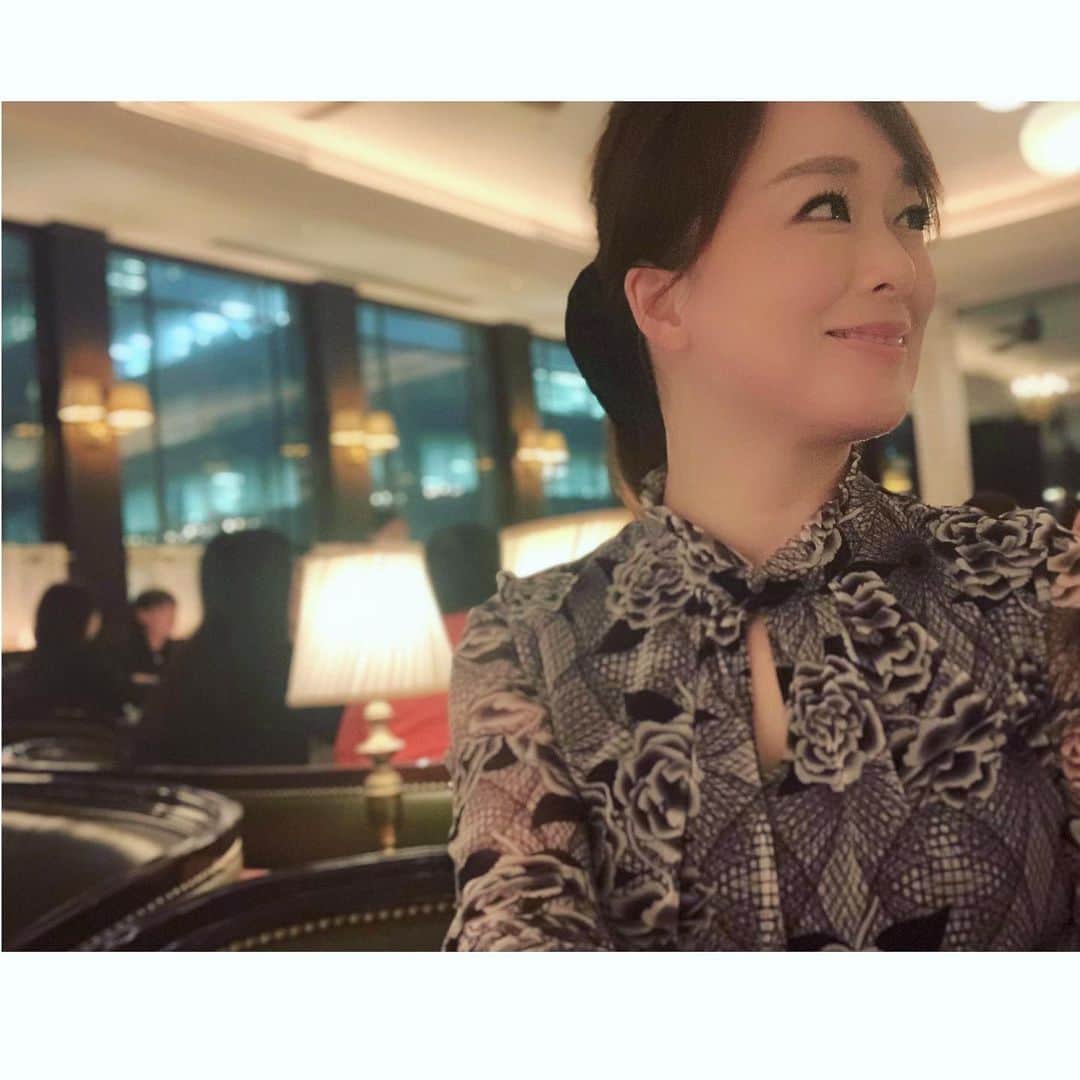 のインスタグラム：「三月も半ばになりました🌸  弥生、夢見月、桜月、花見月etc…  三月の異称は素敵ですね。東京の開花宣言、そろそろでしょうか🌸🌸  #川柳#ことばの力#ことのは#575 #川柳を広げよう #素敵な言葉 #異称」