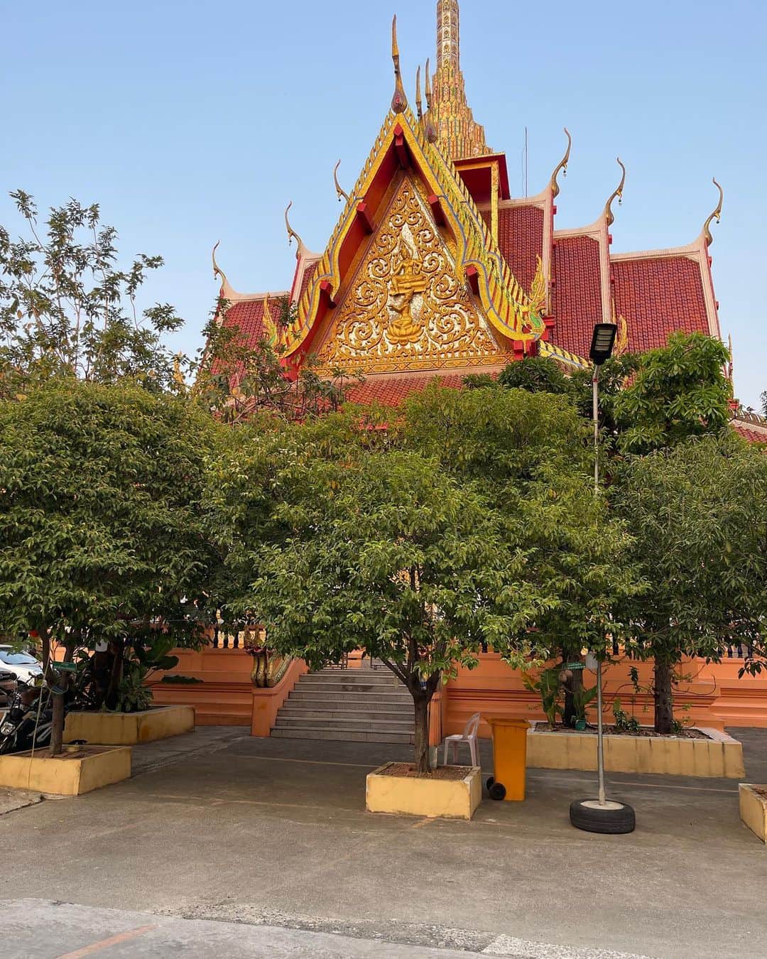 五箇公貴さんのインスタグラム写真 - (五箇公貴Instagram)「出張の合間にワット カチョンシリ。僧侶と入る薬草スチームは強烈な体験でした。バンコクには4のサウナがある寺院があり、ここのみ一般開放してるとの事。1人80円。ありがたや。 #タイサウナ」3月14日 12時19分 - kimitakagoka