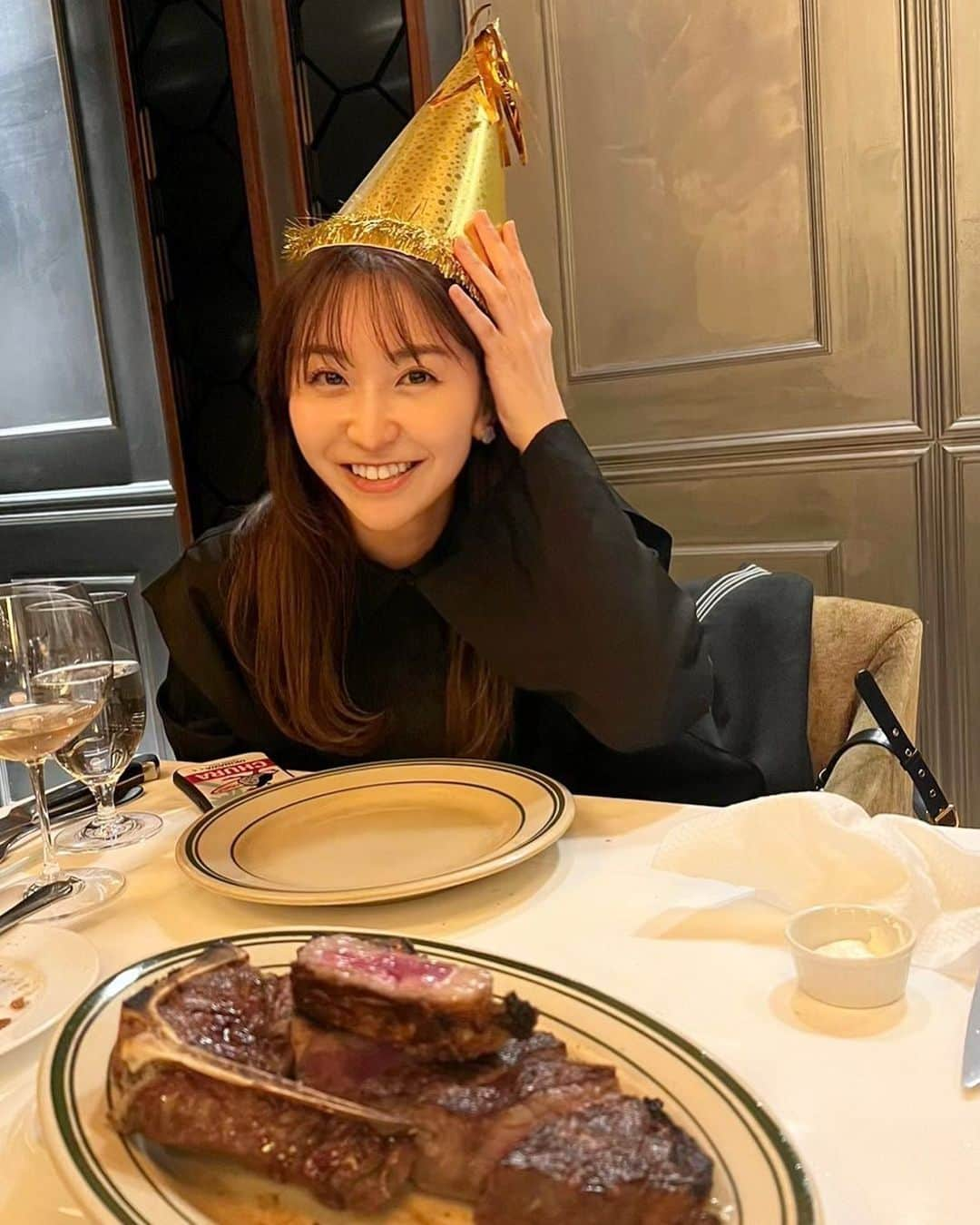 袴田彩会さんのインスタグラム写真 - (袴田彩会Instagram)「甥っ子2歳のバースデー✨ みんなで帽子かぶってお祝い🥂 最近は会った瞬間「あやー！」って言ってくれます🥰  ステーキ美味しかった🤤笑  #happybirthday  #甥っ子可愛すぎ  #おいっこ」3月14日 12時36分 - ayae.ha