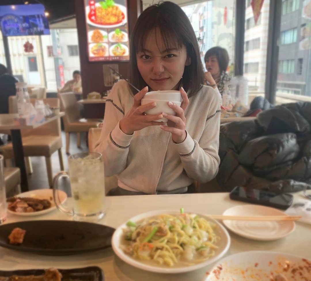工藤綾乃のインスタグラム：「飲んだ次の日は運動🍺🔥 親友と熱く語った日の一枚(夜です)」