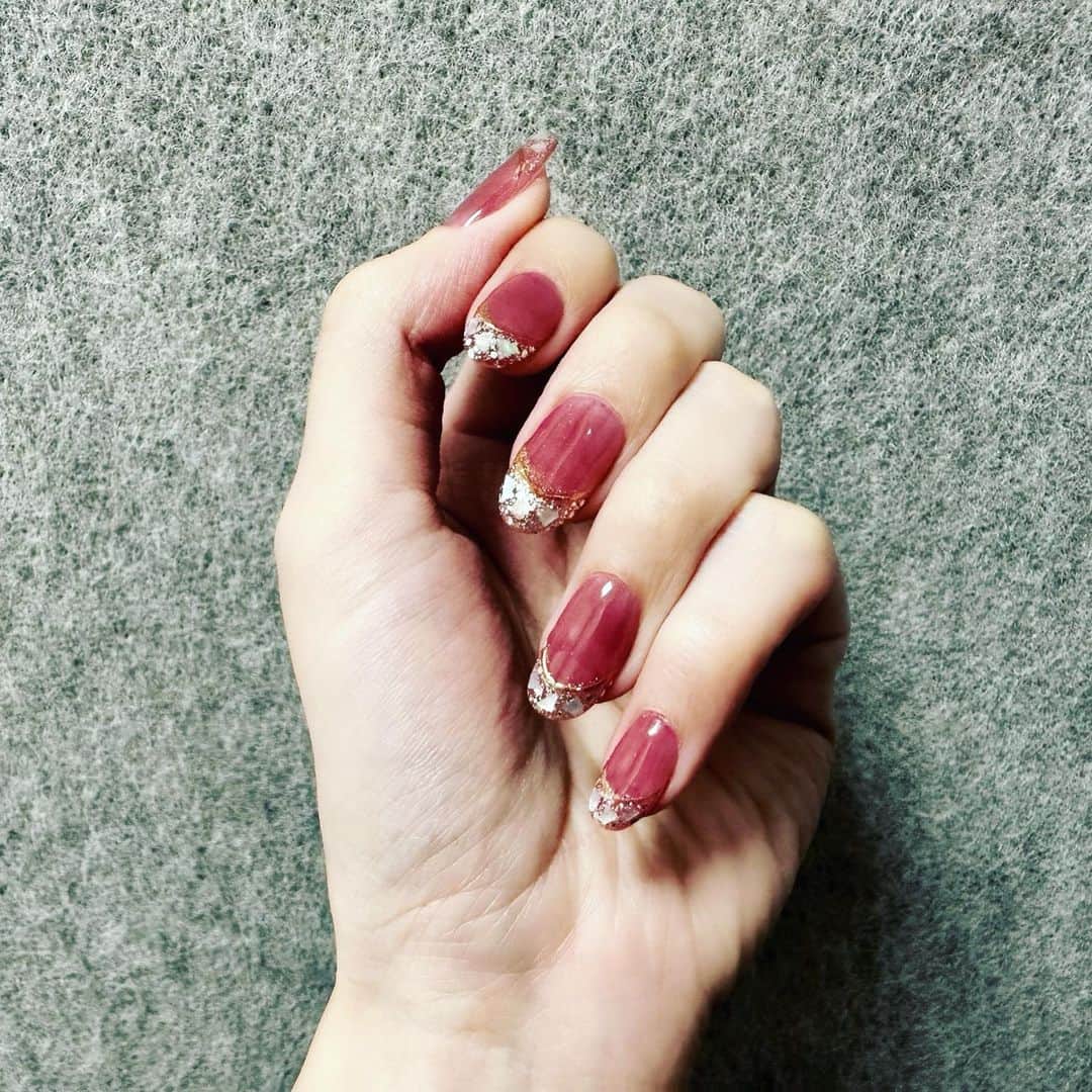 のインスタグラム：「あさみさんのサロンでネイルしてもらったのﾀﾞ😌💗  ﾄｩﾙﾄｩﾙでちょいｺﾞﾃｺﾞﾃ可愛いのﾀﾞﾖ🥹🫶」