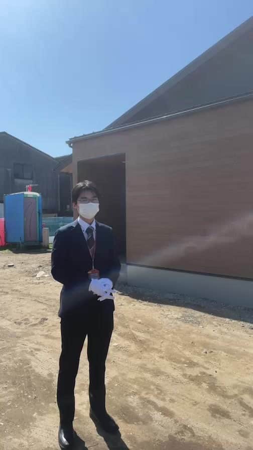 homelife 夢を叶える暮らし方のインスタグラム：「兵庫県三木市　完成物件のご紹介　モダンデザインと素材感を合わせた平屋住宅」