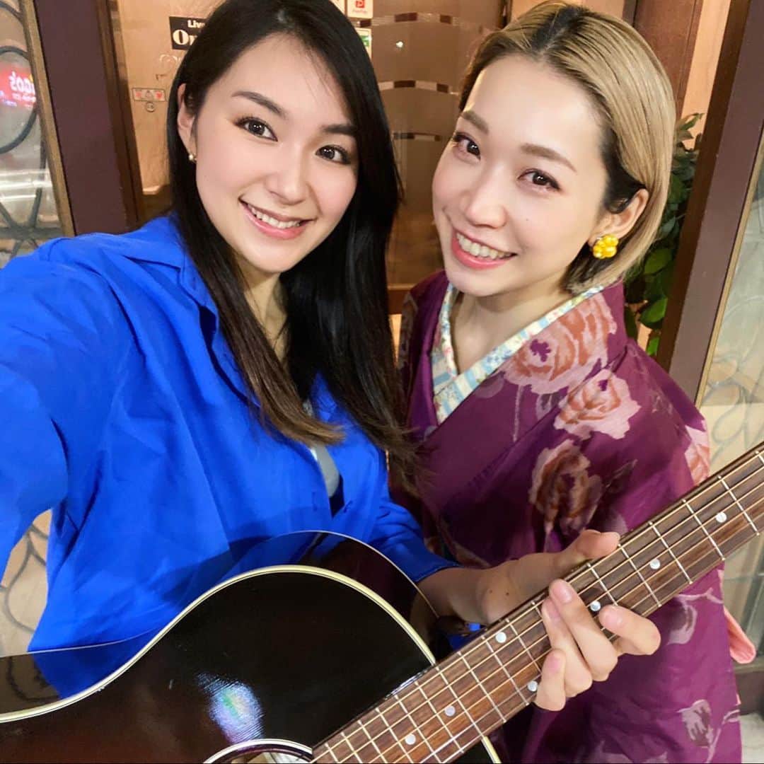夏目麻央のインスタグラム：「@sally4forest 6年ぶりのライブお疲れさまでした💛  やっぱまどちゃんの歌声は生が1番好き☺️💕 歌声と、6年前とそれからに色々あったよね〜とか思ってたら終始泣いて目がなくなりました🥹  思いがけずこの2日間は、自分にとってとっても有意義な時間になったのが嬉しい🫶🏻  #love」