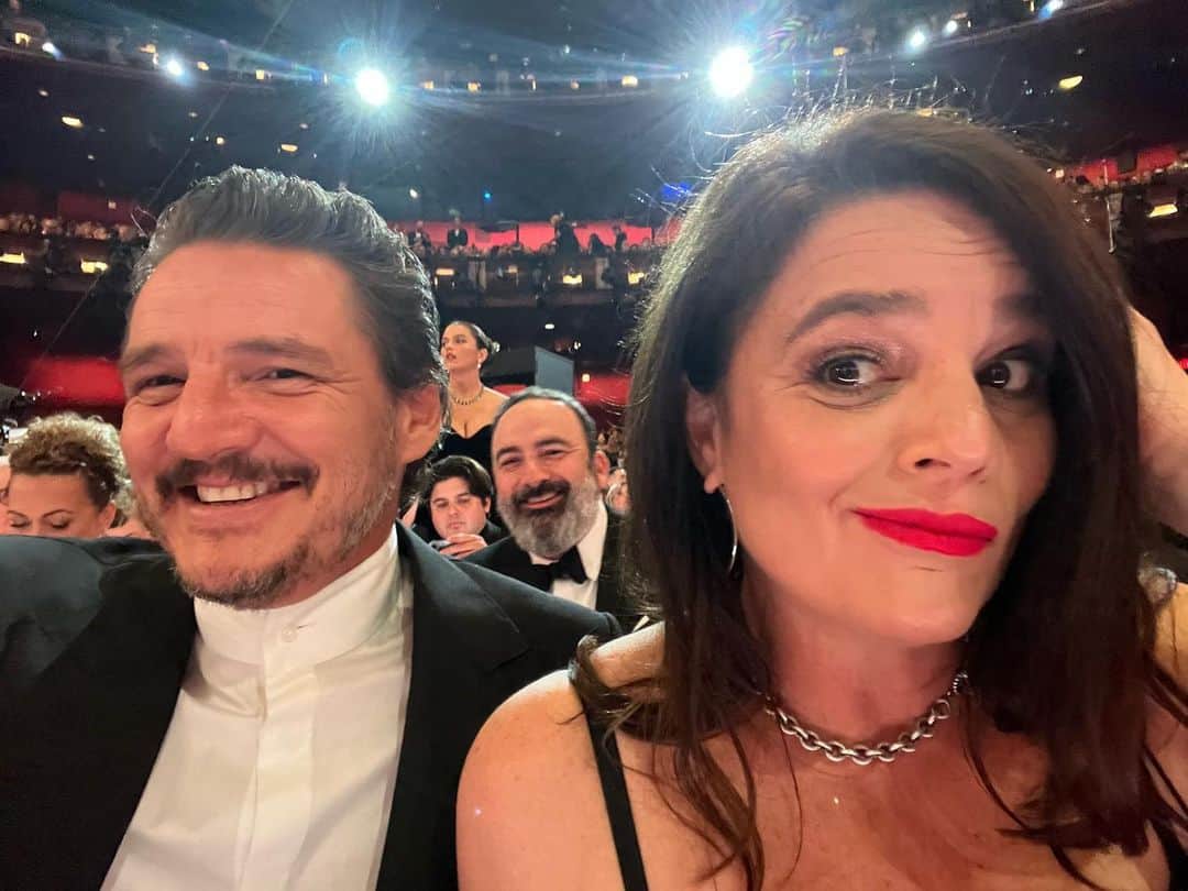 ペドロ・パスカルのインスタグラム：「Big Sis Energy. #LosOscars95 con @tylenolprincess」