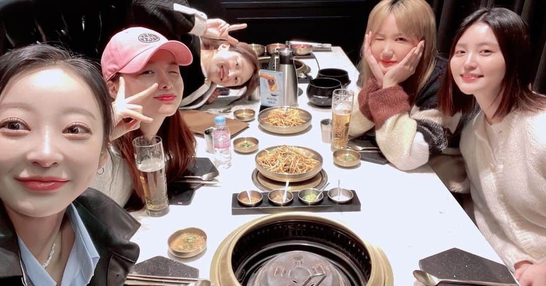 ル（AHN ELLY）さんのインスタグラム写真 - (ル（AHN ELLY）Instagram)「EXID FAMILY TIME❤️‍🔥」3月14日 13時36分 - x_xellybabyx