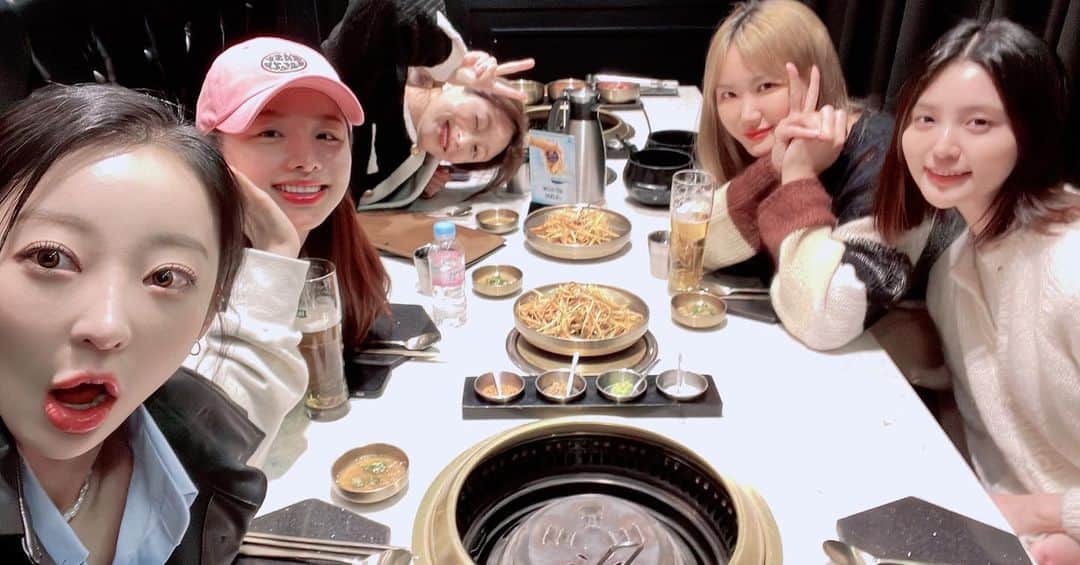 ル（AHN ELLY）のインスタグラム：「EXID FAMILY TIME❤️‍🔥」