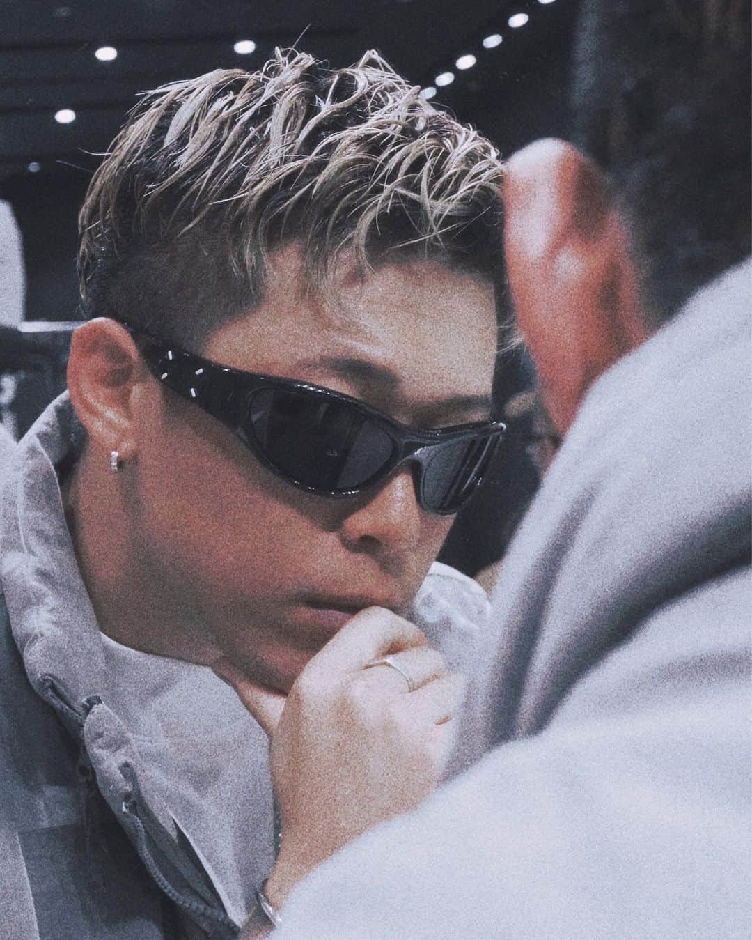 福田賢二のインスタグラム：「墨鏡控 @gentlemonster @maisonmargiela  @puyioptical  #maisonmargielaxgentlemonster Photo by @blueee0000ff」