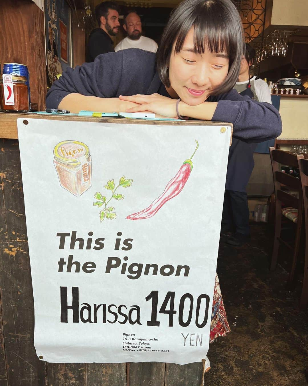 蒼れいなさんのインスタグラム写真 - (蒼れいなInstagram)「pignonで仲間と集う楽しい日  たくさん笑って食べてダブルでお腹痛い😂  Harissaっていう唐辛子や香辛料が入ったペーストを添えてBBQしたのだけど美味すぎた🥹✨  何につけてもオシャレな味に変身する😤❤️  でも思ってるよりそんなに辛くはなくて  旨みがしっかりある☺️辛いの苦手な人もいけるくらいの感じでね  次キャンプにも持って行きたいな🥙🏕  そしてやっぱりpignonのごはんは最高。  #ピニョン #pignon #奥渋谷グルメ」3月14日 13時45分 - reina_aoi_official