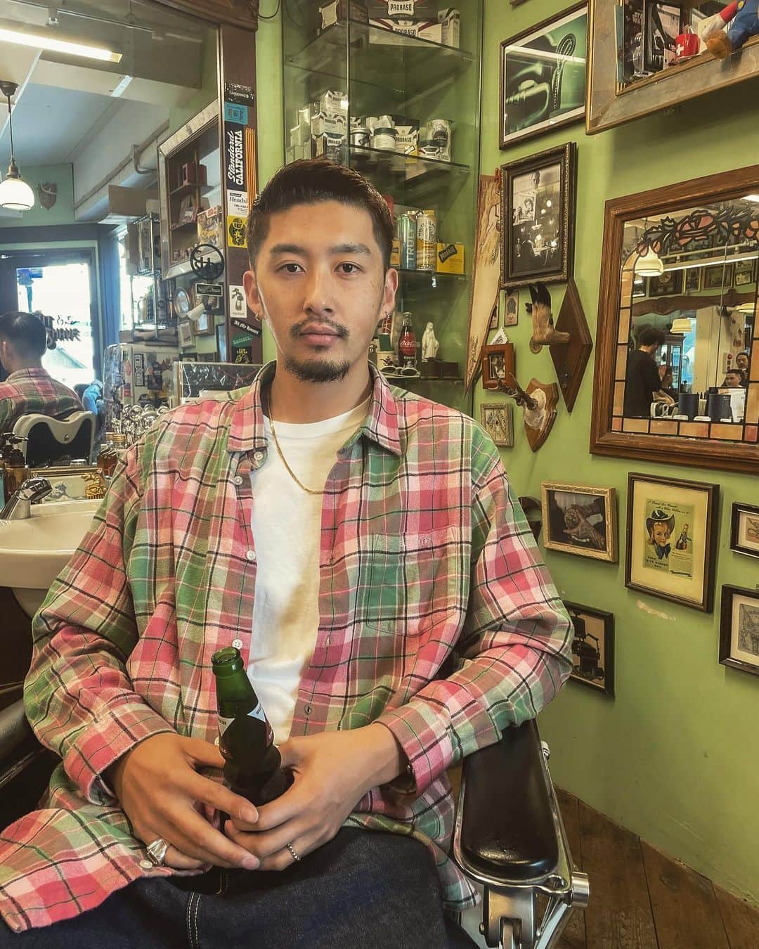柴田翔平のインスタグラム：「夏に向けてNEW HAIR💈 ・ ・ Barber @mr.brothers_cutclub  @mariokart_barber   #hairstyles #barber #fade #夏ヘアー#メンズヘアスタイル」