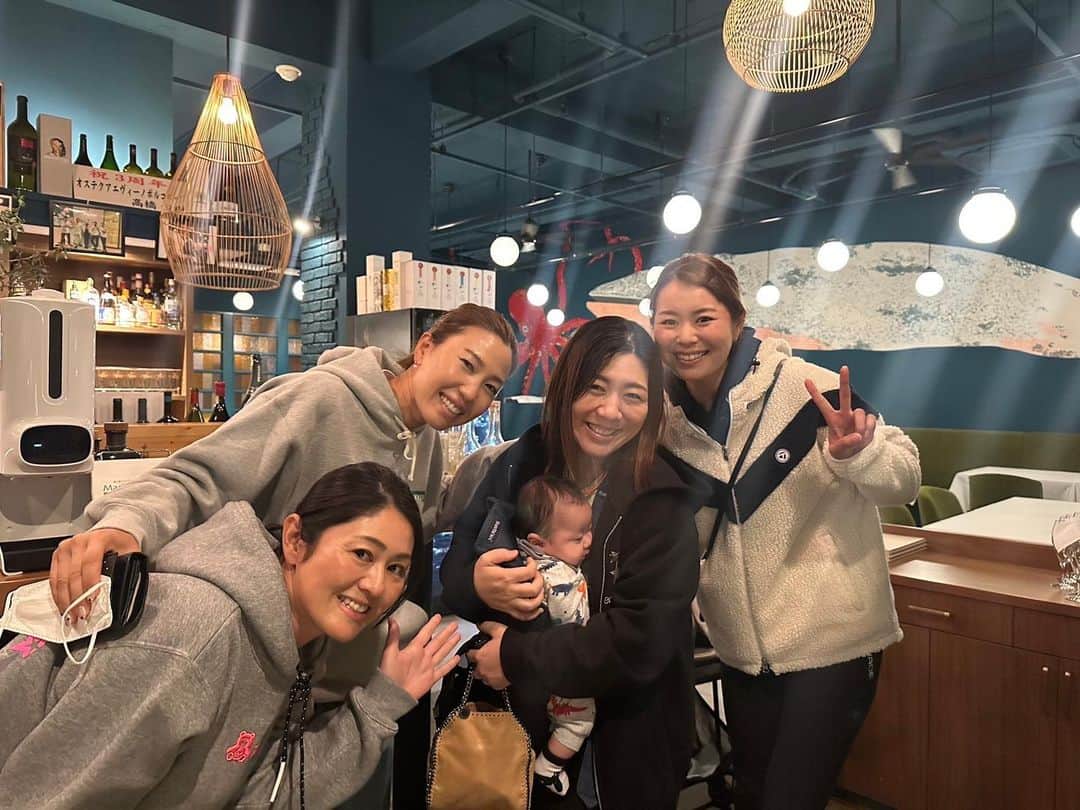 上田桃子のインスタグラム：「🤍👭👭❤️ ・ ・ ・ #2023」