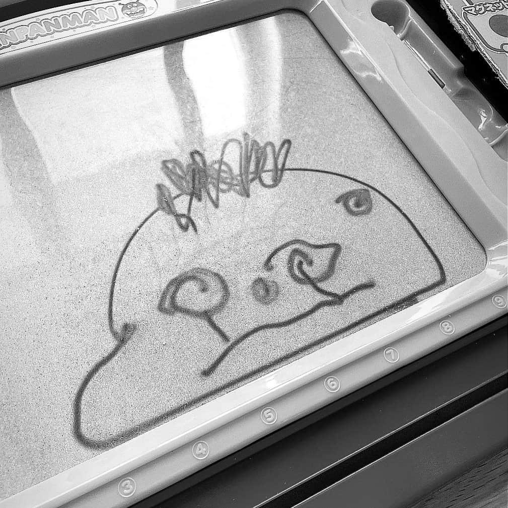 石井のり子のインスタグラム：「** カレーパンマンだそうです🍛 #2歳11ヶ月  #画伯」
