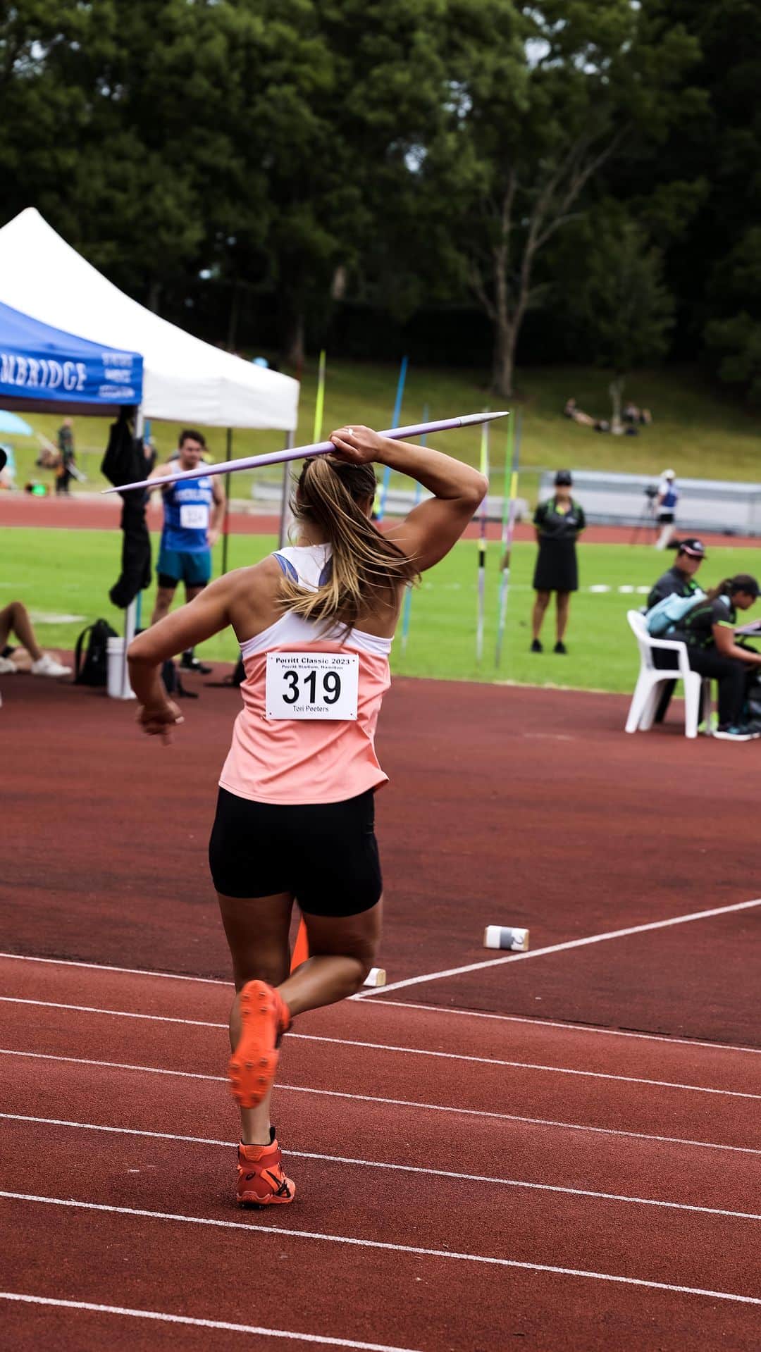 Tori Peetersのインスタグラム：「A bit of rear view.. 👀🎥 What do you think??   #javelin #thrower #athletics #newzealand #javelinthrow #competition #rearview #season #poweredbypics #sportsfuelathlete #training」