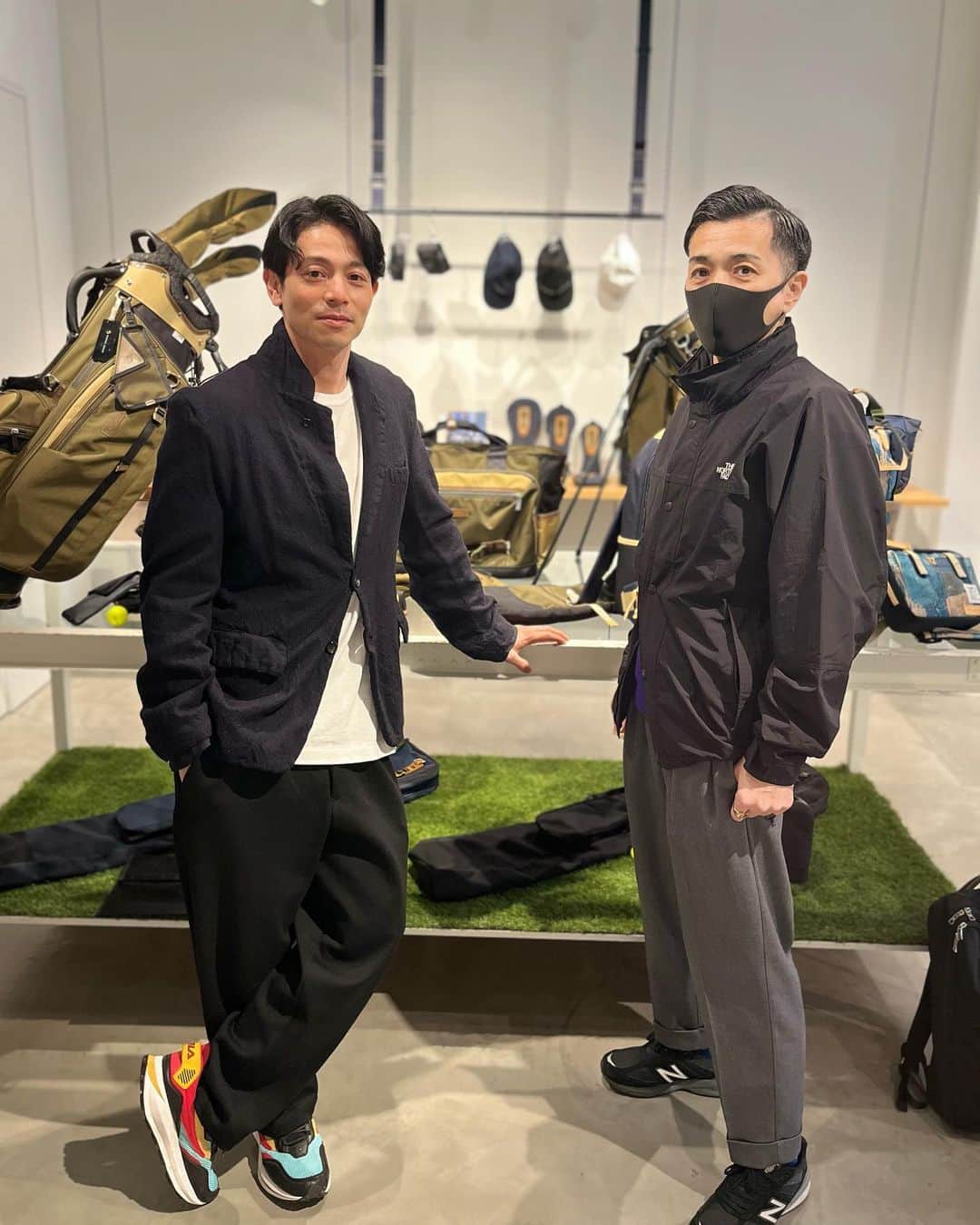 吉沢悠さんのインスタグラム写真 - (吉沢悠Instagram)「． 久しぶりに先輩とランチに行ってきました。 ． 「ゆっくりの食事」を心がけていると聞いて、同じペースで食べてみると、会話もいつも以上に弾んで良い時間を過ごせました。 ． そのまま@masterpiece_japan の展示会に顔出してきたら、今までゴルフ関連のお店で見たことがないアイテムがあって、ゴルフ好きは今後、気になるでしょうね。 ． @masterpiece_japan ノベルティのオリジナルケースが、台本やパソコンを入れるのにぴったりなサイズで、何故これ売り出さないんだろう、といつも不思議に思ってます。 ． #食事 #ゆっくり #masterpiece #golf #ゴルフ #新しい #台本ケース」3月14日 16時25分 - hisashi_yoshizawa