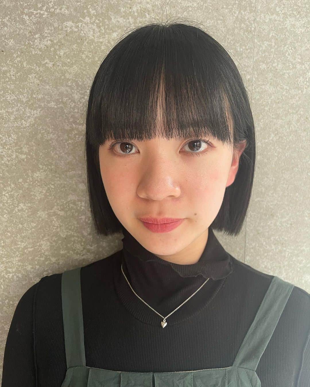 Tomohiro Sasakiさんのインスタグラム写真 - (Tomohiro SasakiInstagram)「フルバンク切りっぱなしボブ✨  透明感があるお客様❤️  似合って可愛い💕💕  フルバンクとのコンビはモード感たっぷり  #フルバング  #切りっぱなしボブ  #モード系女子」3月14日 16時51分 - tomotomo.hair