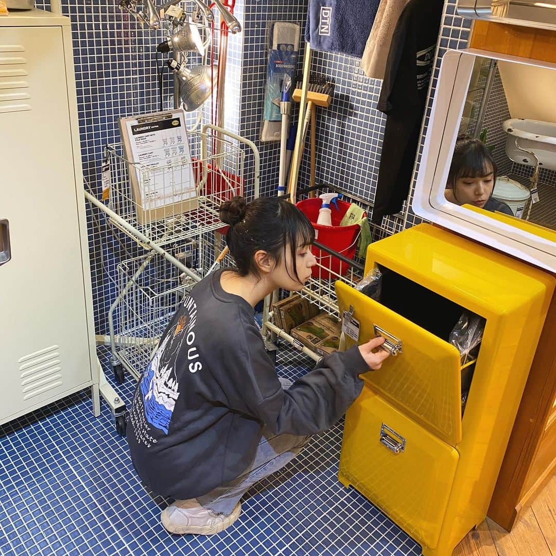 南ソフィアのインスタグラム：「. 天満橋来ると絶対寄っちゃうDULTONさん🛋 アメリカンな雰囲気が好き！ . ほんで最近シーインで買ったスウエット、楽で可愛くて着すぎてる🏔 .」