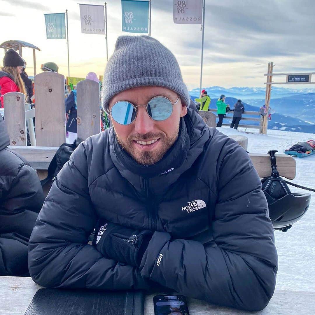 マルコ・ヘーガーのインスタグラム：「#throwback 😎  Wintertage in Südtirol ❄️⛷️🥶  #snow #winter #vacation #italy #südtirol #santre #hotel #enjoy #qualitytime #blessed #positivevibes #ski #holiday」