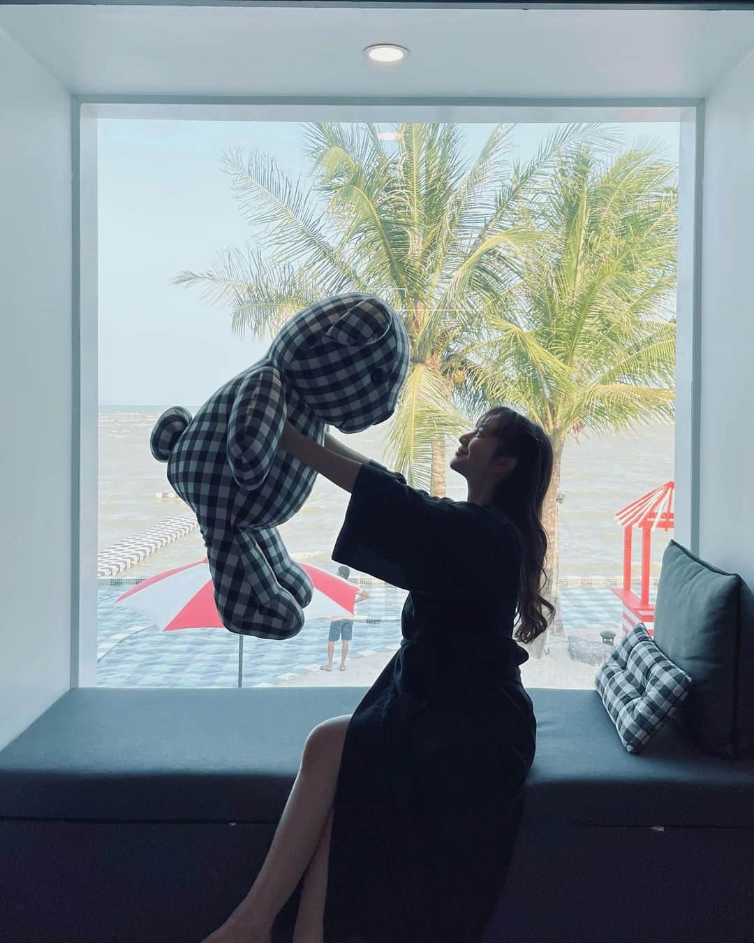 インヤのインスタグラム：「มาพักโรงแรมเหมือนอยู่ Art Gallery เลย ถ่ายรูปมุมไหนก็อาร์ท 📸✨ @fotohotelphuket  #fotohotel」