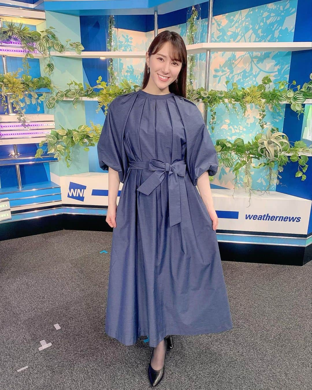 白井ゆかりのインスタグラム：「.. 3月13日moon出演衣装👗  dress @techichi_official さん accessories @osewaya_official さん  ワンピースはふわっとボリュームのある袖がとても可愛かったです💓 アクセサリーも動くとキラキラゆれるのが素敵でした✨  スタイリスト @_marino_t さん 素敵な衣装をありがとうございます🥰  #ウェザーニュースlive #ウェザーニュースキャスター #春 #春服コーデ」