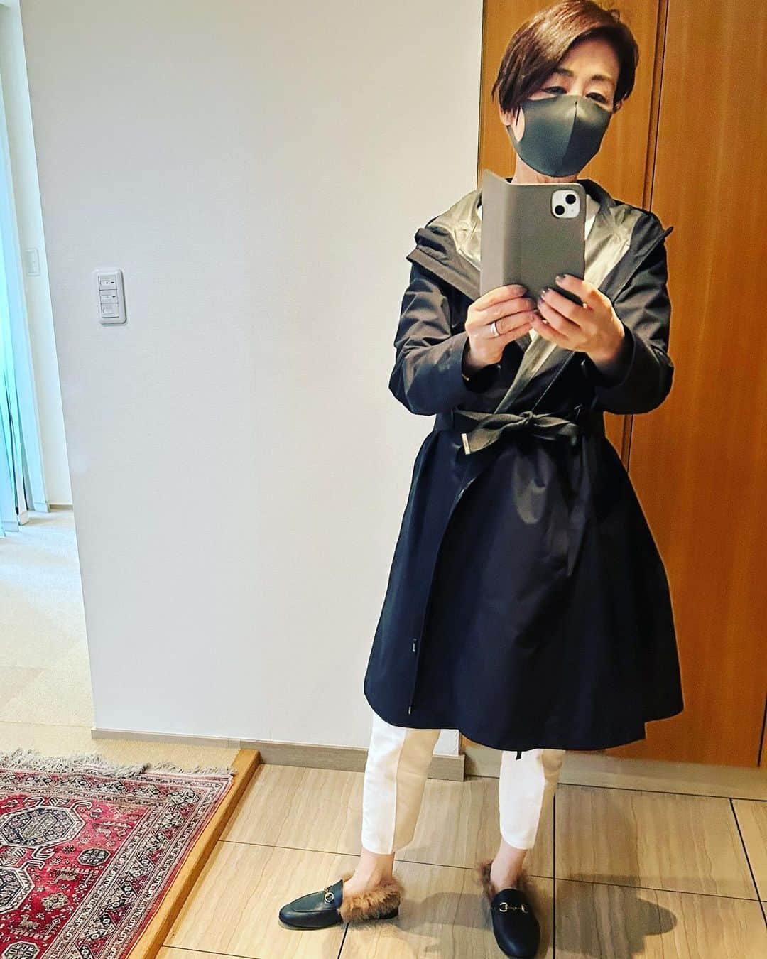 安藤優子さんのインスタグラム写真 - (安藤優子Instagram)「先日衝動買いした#ヘルノ のゴアテックスコート。  あーあ、コートばっかりどうすんだ（笑）  に、アウターチェンジして今度は歯科へ行ってきます。  #フレンチブルドッグ  #安藤優子」3月14日 17時30分 - yukoando0203
