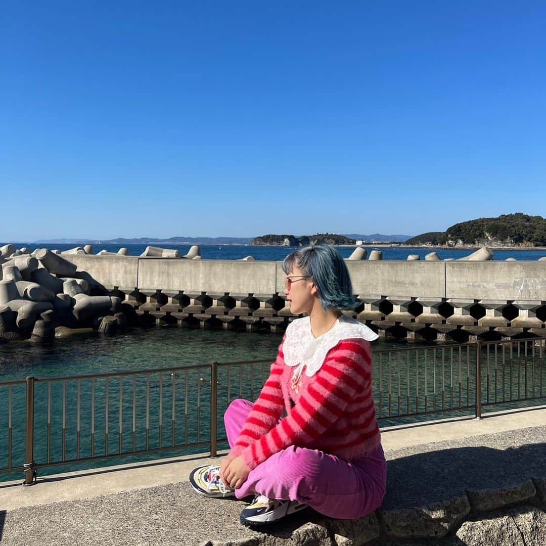 HANAのインスタグラム：「🐬🌼🐬🌼🐬  なにもせずにたそがれるのだーすき♡ 自分で運転してびゅーんといきます🚘😋💨  ピンクのお洋服は @seiney_blonde のもの♡ @sei__pan ちゃんの大好きが詰まったお洋服👗✨ 空の色にとっても映えててかわちぃ💞💞」