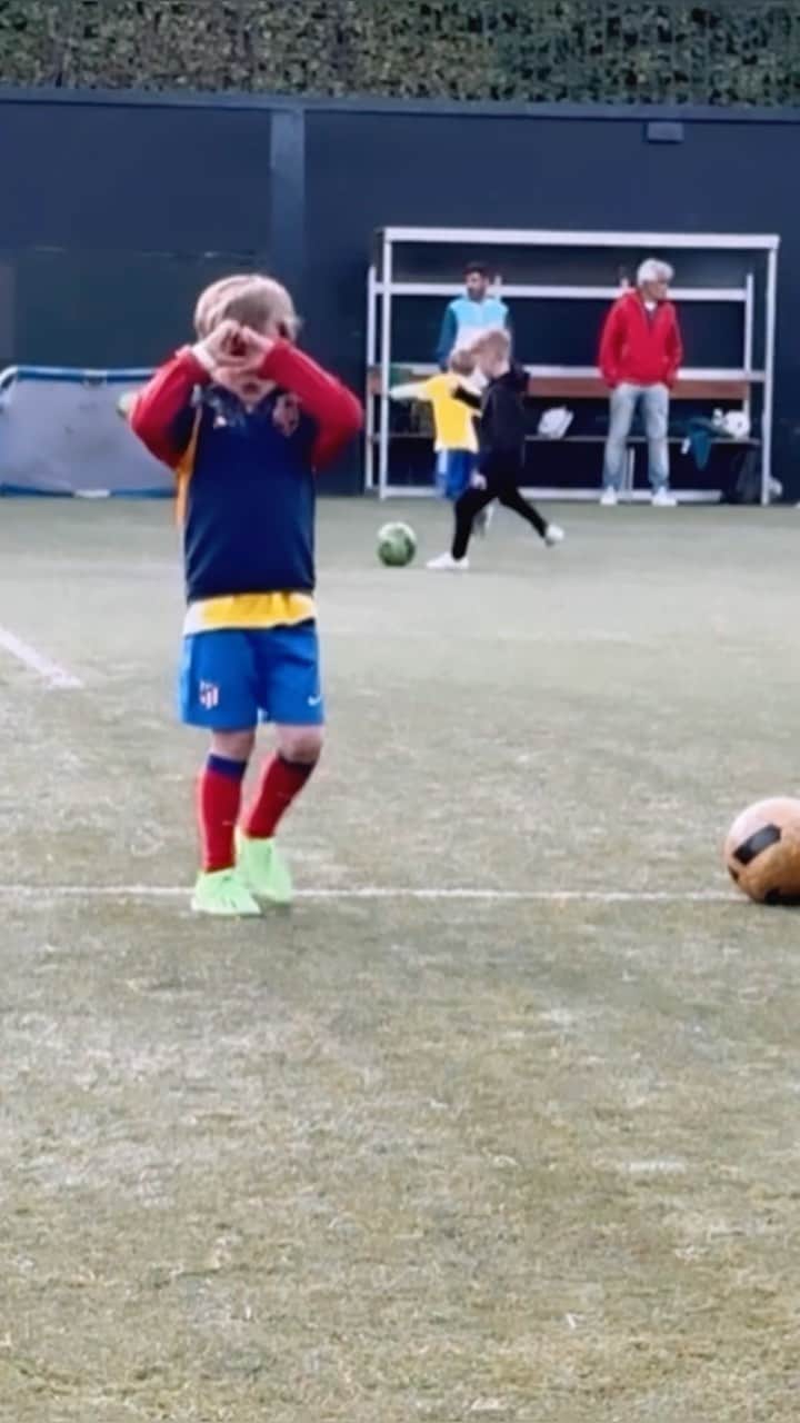 アルバロ・モラタのインスタグラム：「Gol per Mami 🫶🏻🥹❤️」