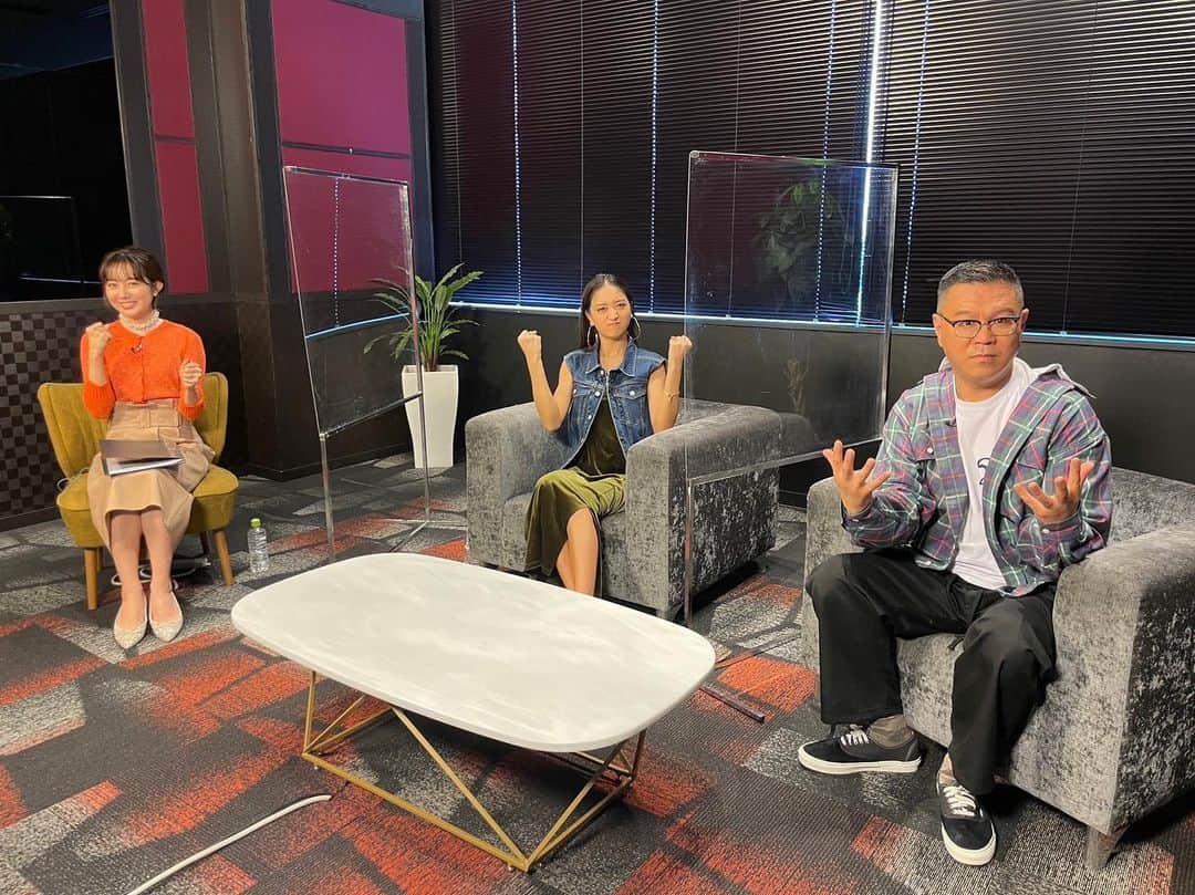 豊崎由里絵のインスタグラム：「. 昨日の放送で！ フジテレビ「THEスピリット〜闘魂レスラー発掘プロジェクト〜」 無事、最終回を迎えました！！😭✨ （告知したかったのに寝落ちした人🙋🏻）  ワンクールってほんとあっという間！！ 練習生たちそれぞれのドラマが感動的すぎて、 VTRを見る時は毎回力が入ってしまい ものすごく肩が凝りました！😇  合格者が出たのかどうか、 気になる方はぜひTVer見逃し配信をチェックしてください！  バレンタインデーの日に収録があり みちょぱさんとチョコレート交換したのも 良い思い出になりました…🤣❤️  さて！ 明日は新しいお知らせができる予定です…わくわく😆 #theスピリット　#theスピリット闘魂レスラー発掘プロジェクト」