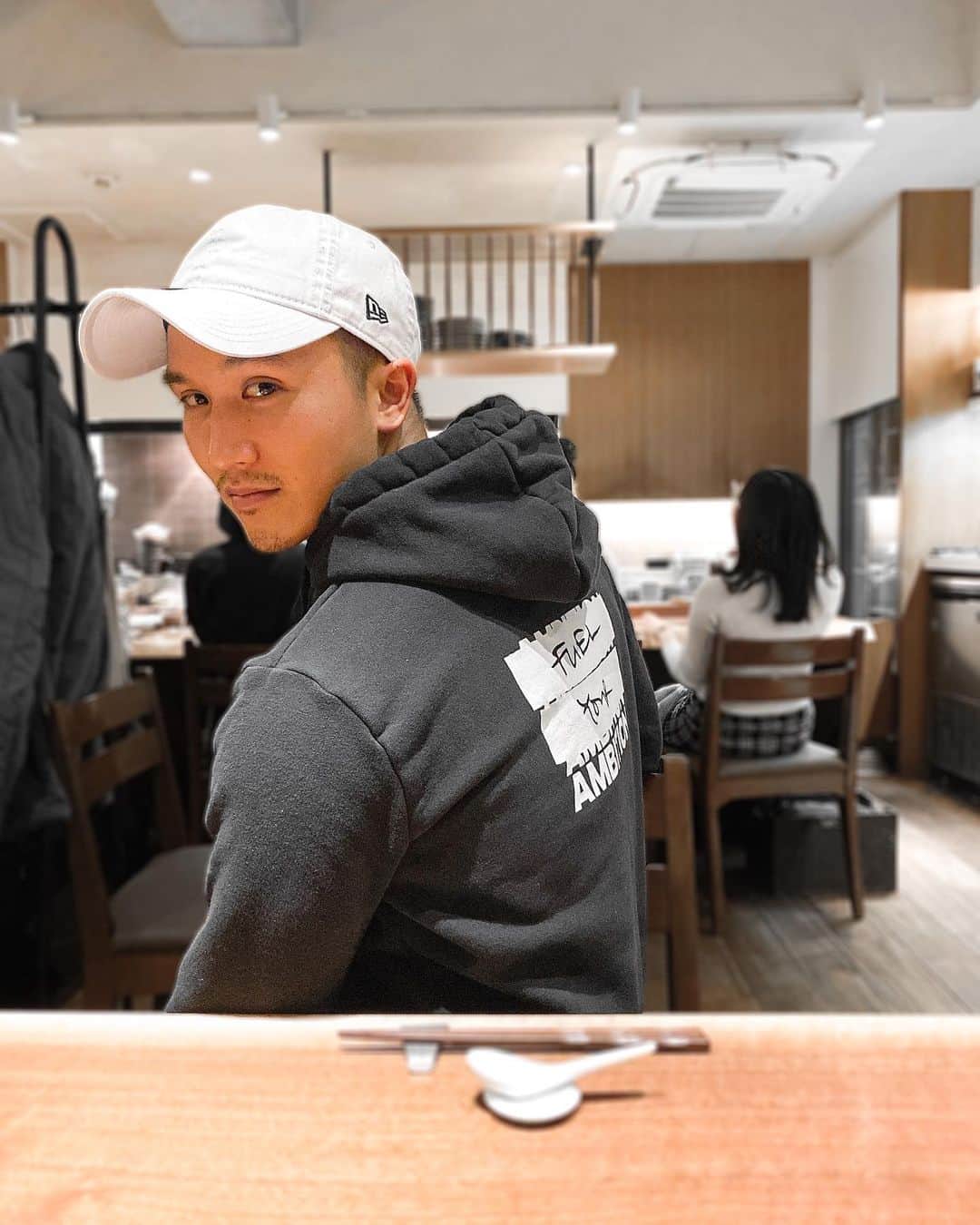 のインスタグラム：「⁡ ⁡ ⁡ ⁡ ⁡ 幸せじゃない人は 欲しいものを手に入れても 幸せは一時で 本当の幸せにはなれない ⁡ 幸せな人は 欲しいものを持っていなくても 幸せに暮らしている ⁡ 生き方のベクトルが違う ⁡ ⁡ ⁡ #筋トレ #トレーナー #パーソナルトレーナー #リカバリートレーナー #トータルボディメイカー #スリープコーチ #ダイエット #哲学 ⁡ ⁡ ⁡ ⁡」