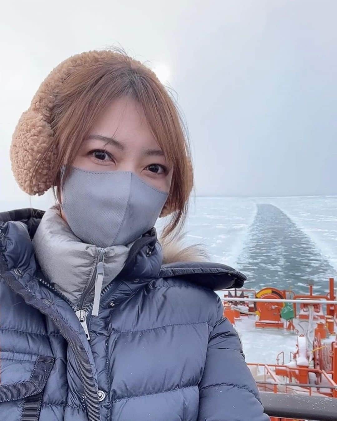 金田彩奈のインスタグラム：「⛴  2023.02.09  初めて流氷見たけど すごかった🥺💗   #バイク #バイク女子 #北海道ツーリング #流氷 #supercub #cub」