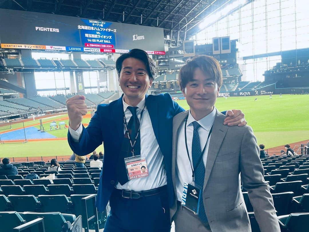 土井悠平さんのインスタグラム写真 - (土井悠平Instagram)「初めてのエスコンフィールド⚾️  素晴らしい球場でした🥲 野球ファンの皆さん 絶対に来たほうがいいです🥹  北海道日本ハムファイターズ vs 埼玉西武ライオンズ  オープン戦なんやけど、 「いよいよ始まる..！！」 って気持ちになりました🔥🔥  明日も試合があります！ 是非、 @gaora_sports でご覧ください🫡🫡  #北海道日本ハムファイターズ #lovefighters  #埼玉西武ライオンズ #seibulions  #エスコンフィールド北海道  #プロ野球 #オープン戦  #下から撮られたら盛られへんから今度は上から撮ってな福田太郎」3月14日 20時06分 - doi_yuhei