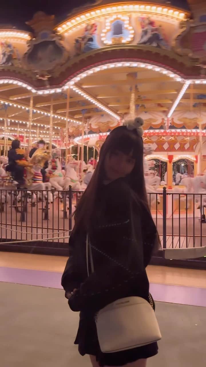 のインスタグラム：「ディズニーの夜の雰囲気がすごく好き🐭   #ディズニーランド」