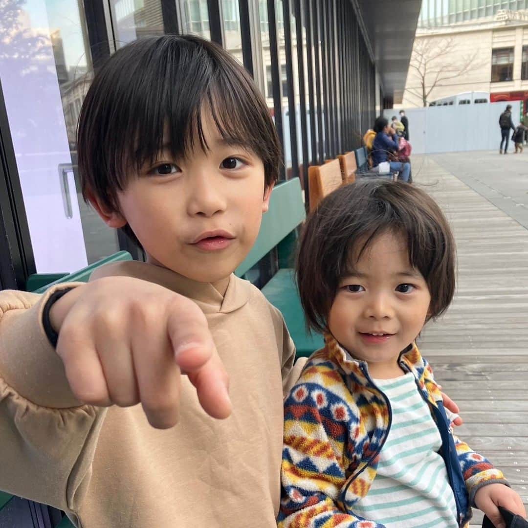 佐藤遙灯さんのインスタグラム写真 - (佐藤遙灯Instagram)「・ 🧒👦 ・ #にいににべったり #頼もしいにいに #はるたす #佐藤遙 ...