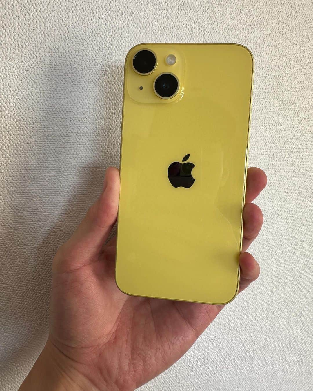 かじがや卓哉のインスタグラム：「iPhone 14新色イエロー！」