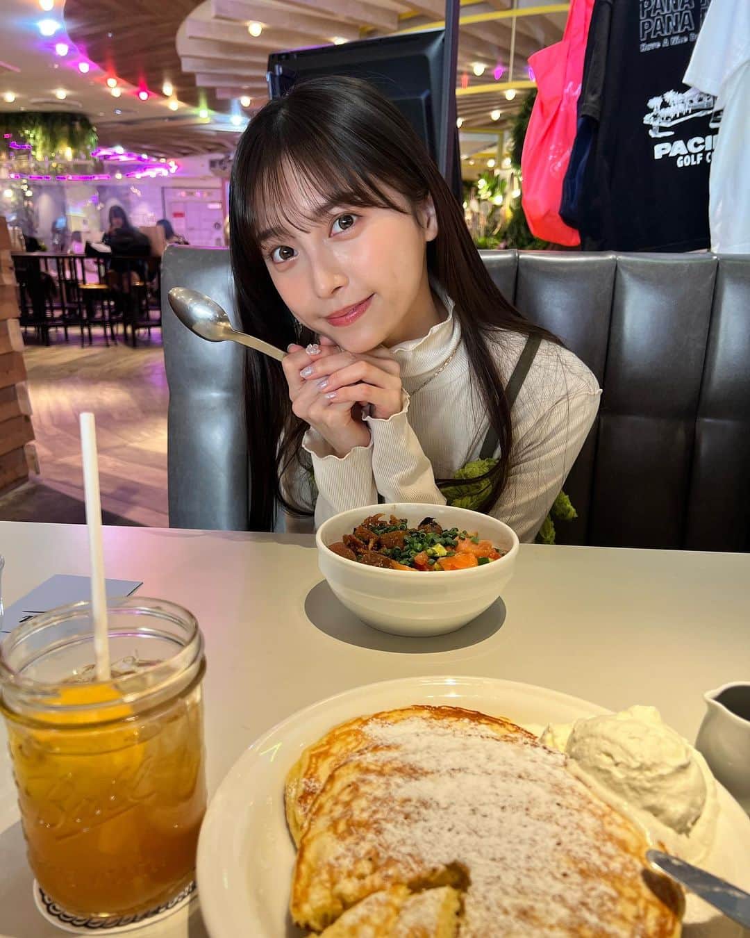 小山リーナさんのインスタグラム写真 - (小山リーナInstagram)「. いっぱい食べた日 ままの食べかけパンケーキ写ってる🥞」3月14日 20時46分 - rina_koyama_box