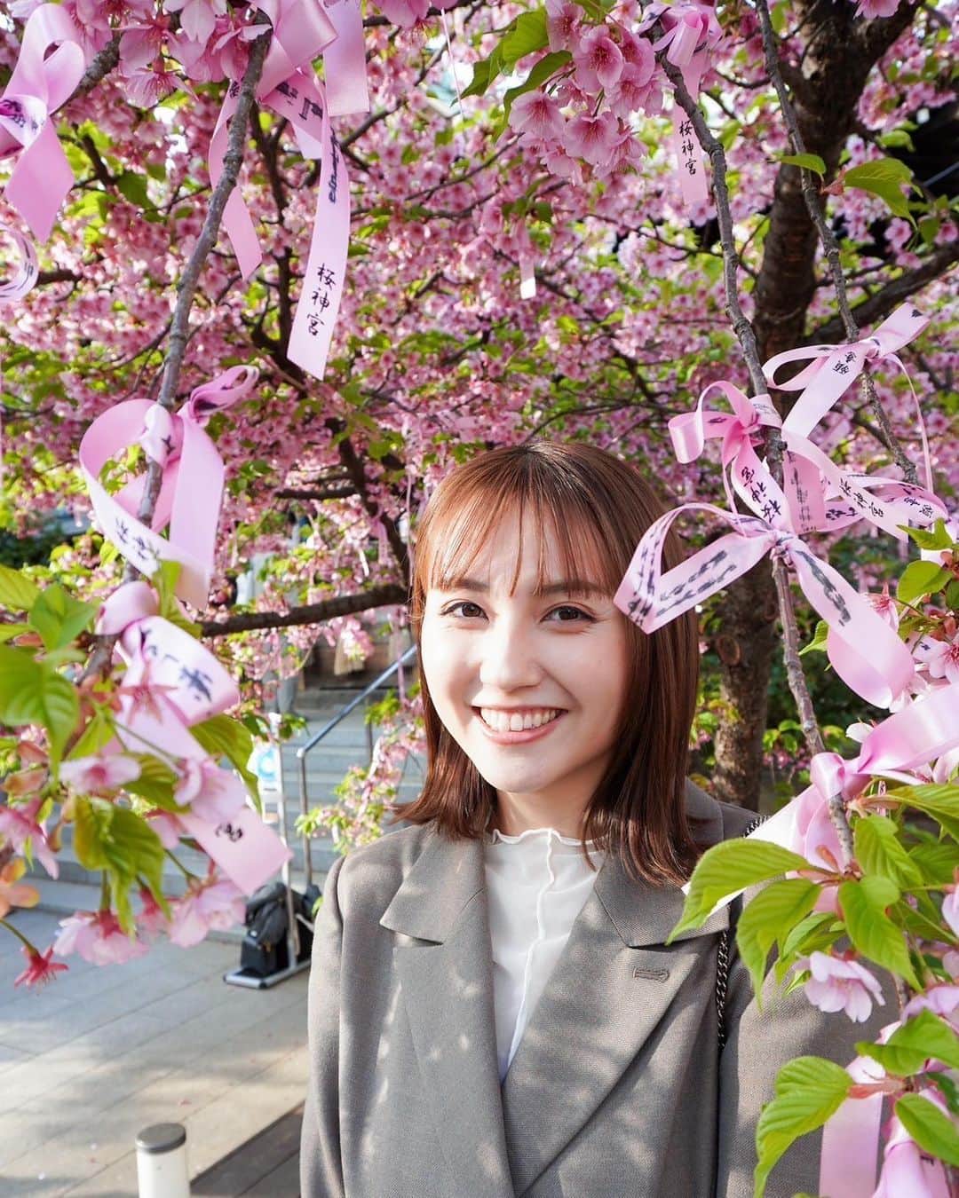 TBSアナウンサー公式さんのインスタグラム写真 - (TBSアナウンサー公式Instagram)「山形純菜です。 . 東京の桜が開花しましたね💓 ⁡． この時期に降る雨を 催花雨(さいかう)や養花雨(ようかう) というそうです！ 昨日の雨がそうだったのかも☂️ ⁡． 花粉症は辛いけど... 花や草木で街が色づいてくる春は 好きな季節です。 ． #tbs #アナグラム  #山形純菜 #アナウンサー #桜 #開花 #春 #雨 #好きな季節」3月14日 20時59分 - tbs_annogram