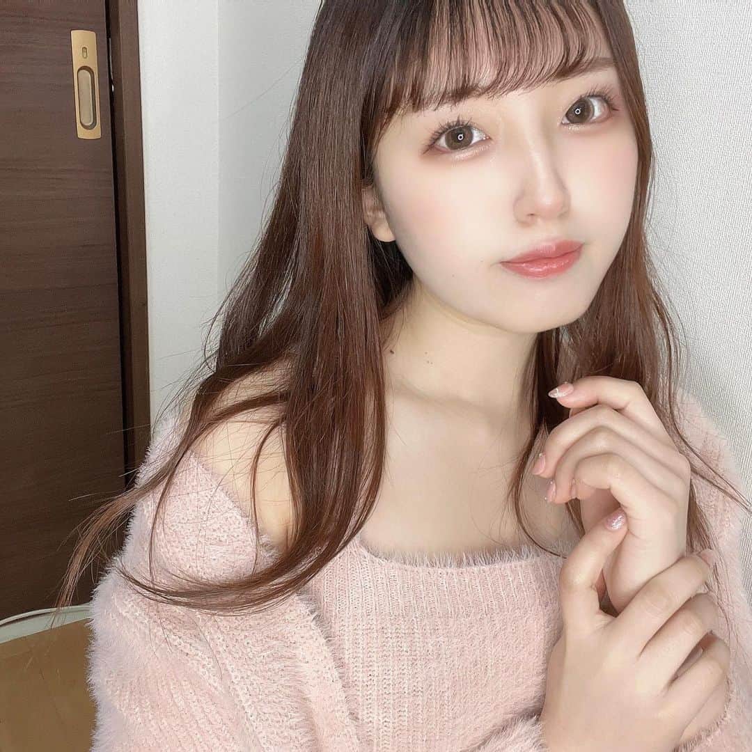 郷杏樹のインスタグラム：「. いつもと同じフィルターで撮ったのに めっちゃふわふわな色味になった！  このカーディガンとキャミは SHEIN【11641900】です🎗  明日全身(?)載せます!! あとSHEIN動画明日だします!!  #SHEIN #shein購入品 #シーイン #カーディガン #キャミソール #いいね #code #コーデ #今日のコーデ」