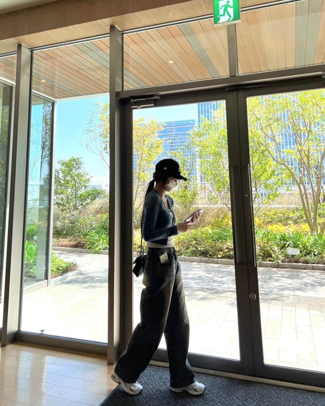 仲本莉絵瑠のインスタグラム：「横浜いると謎な安心感ある😺 今住みたいところナンバーワンみなとみらい🙍🏻‍♀️コメント返します」