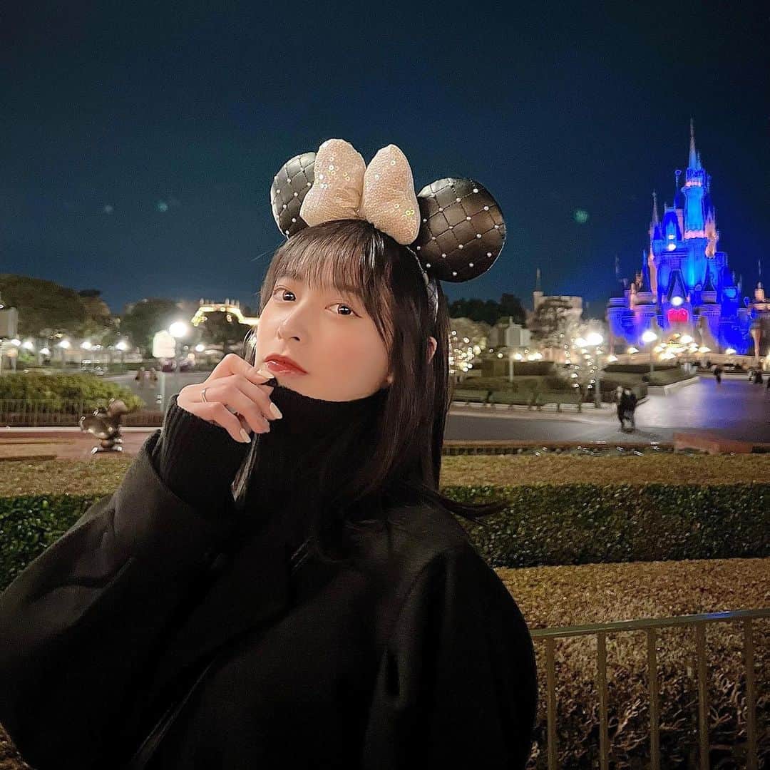 大槻りこのインスタグラム：「🐭❤︎  .  シンデレラ前まで行く元気はなかった( #tokyodisneyland  #instagood #fyp #foryou #selfie」