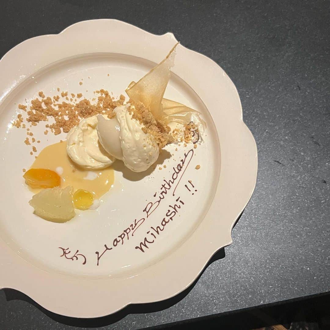 三橋栄香さんのインスタグラム写真 - (三橋栄香Instagram)「余韻に浸る... 最近の🥲🎂めちゃくちゃ嬉しかったなぁ..感謝感激です。」3月14日 21時11分 - mihashi_haruka