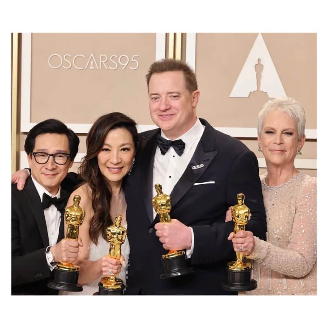 塩谷瞬さんのインスタグラム写真 - (塩谷瞬Instagram)「Congratulations ！  We had a great time.  A new wind blew in Asia at Oscar!   It was a proud moment for us Asian actors.   To the future  - shunshioya -  おめでとうございます！  素晴らしい時間でした。  Oscarでアジアの新しい風が吹きましたね！   我々アジアの俳優としても誇らしい瞬間でした。  未来へ！  - 塩谷瞬 -」3月14日 21時20分 - shunshioya_official