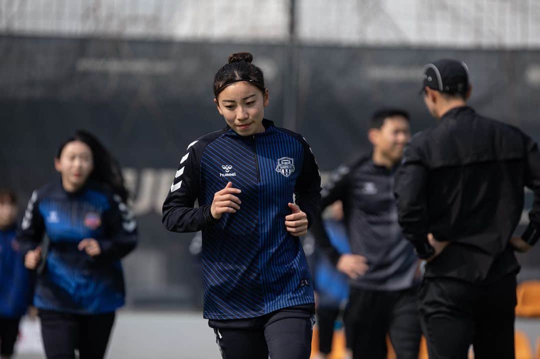 田中萌のインスタグラム：「⚽️🏃‍♀️❤️💙🐸 #suwonfc」