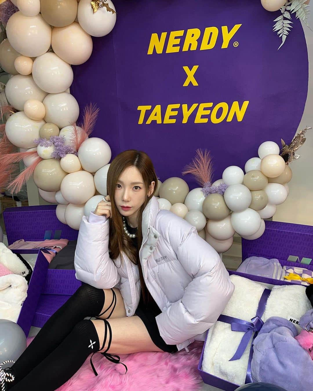 テヨン のインスタグラム：「널디 많이 사랑해주세요 💜 @nerdyofficial」
